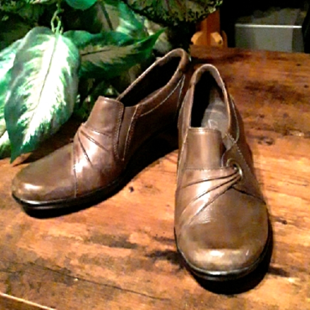 Women's Sz 7 Clarks Bendables Brown Ankle Boots